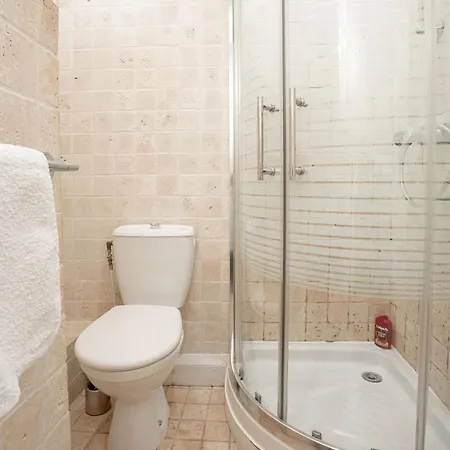 Sublime 5 Mins A Pied Du Palais Des Festivals By Halldis * Канны